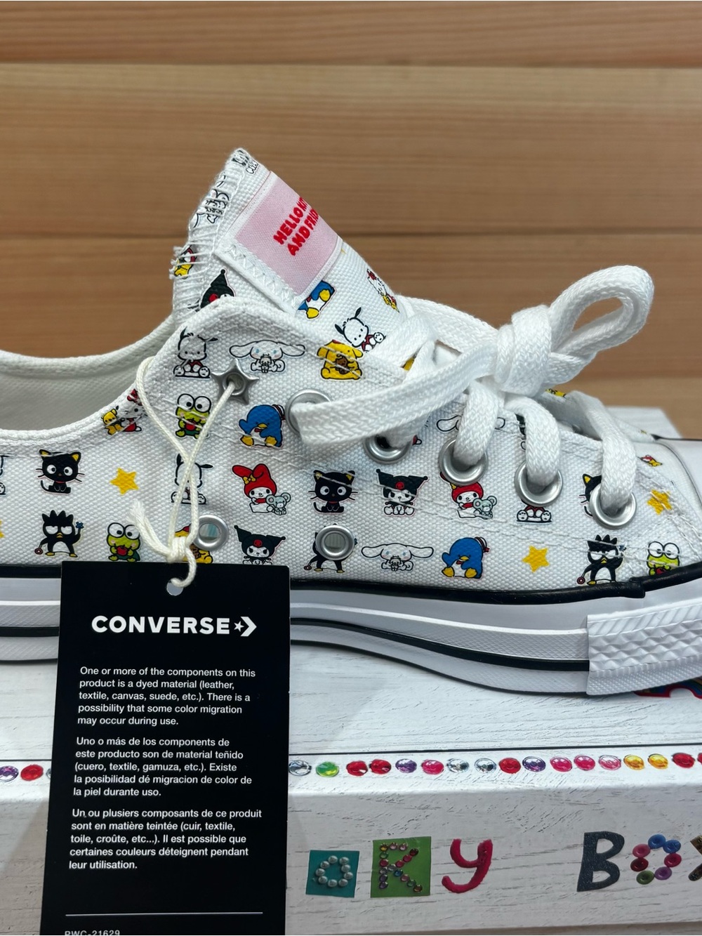 Converse HELLO KITTY And Friends Chuck Taylor White Low Sneakers Women's Sz 6.5 - Picture 4 of 11